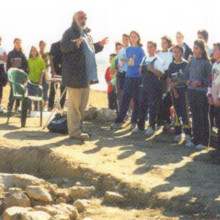 Excavation photo (Koukonissi, taking pupils from the Moudros primary school on a tour)