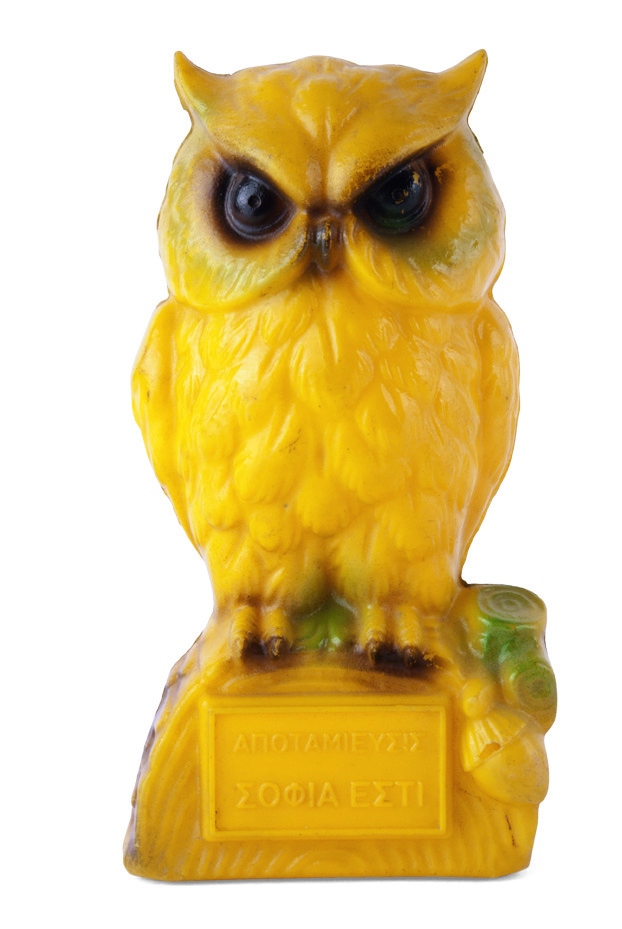 Plastic piggy bank shed as an owl, of Greek origin, from the 1950s